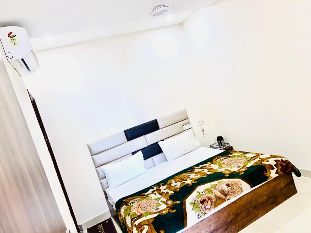 The Mm Hotel